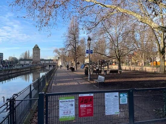 Square Des Moulins