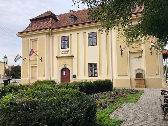 Kiralykut emlekhaz