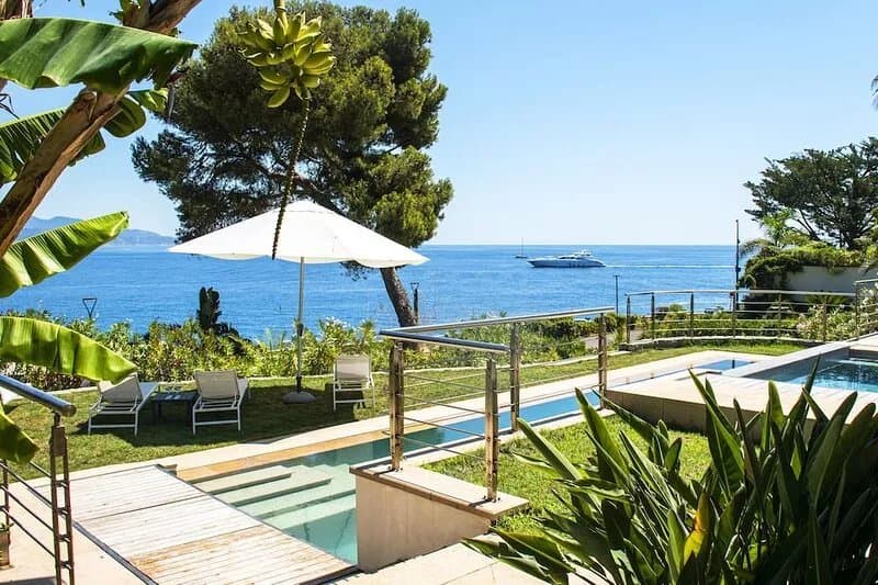Waterfront Villa on Peninsula between Monaco and Italy (10 min both ways)