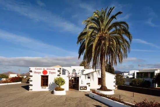 Centro de Artesania La Antigua Escuela de Yaiza