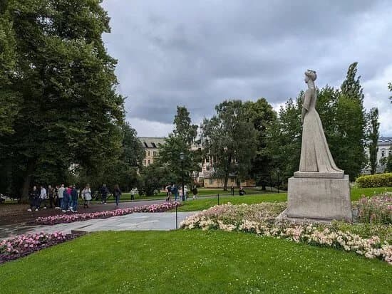 Dronning Maud-statuen