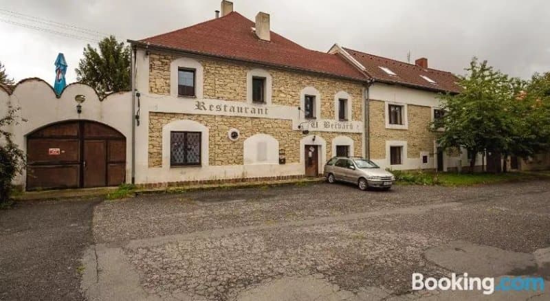 Hostel Bustehrad