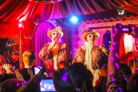 Olivias Show Club