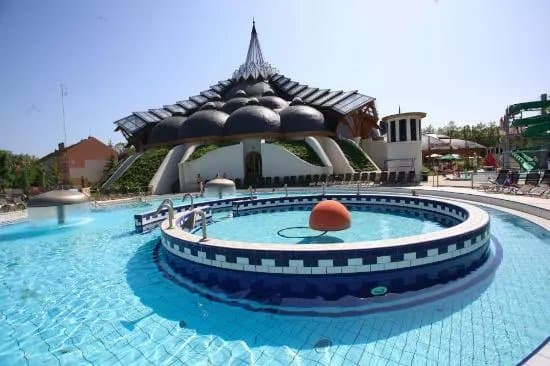 Schwimmbad Hagymatikum