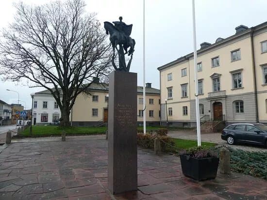 St Martin-Staty Statue