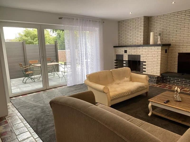 Newly renovated, very spacious 3-room apartment with terrace, garden, parking
