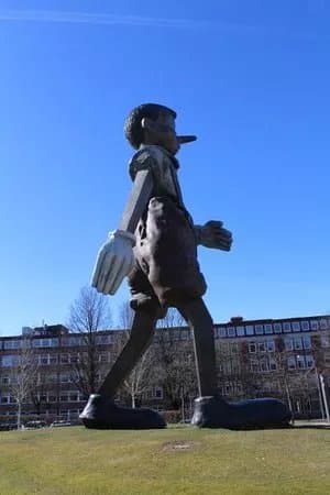Pinocchio - Walking to Boras