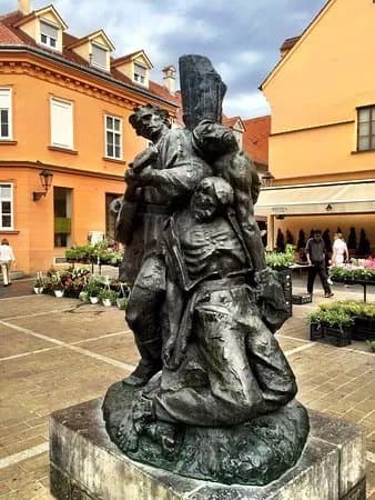 Statue of Petrica Kerempuh