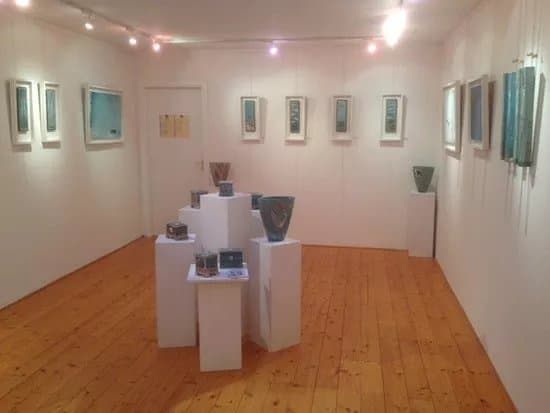 The Narrow Space Gallery