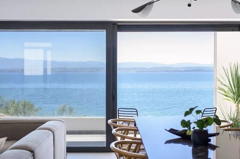 Seafront villa with private beach 1hr from Athens - MBH1