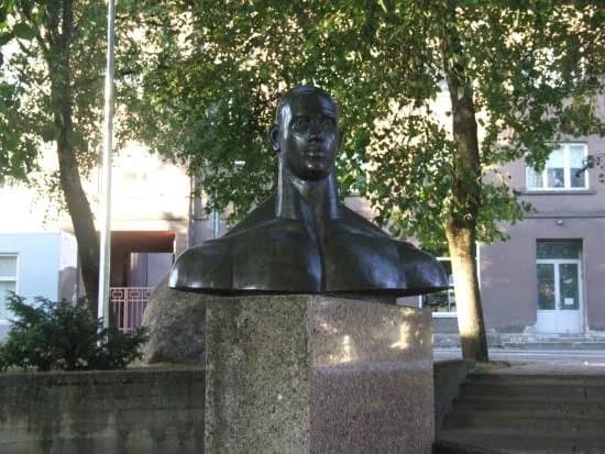 Monument to Alfred Neuland