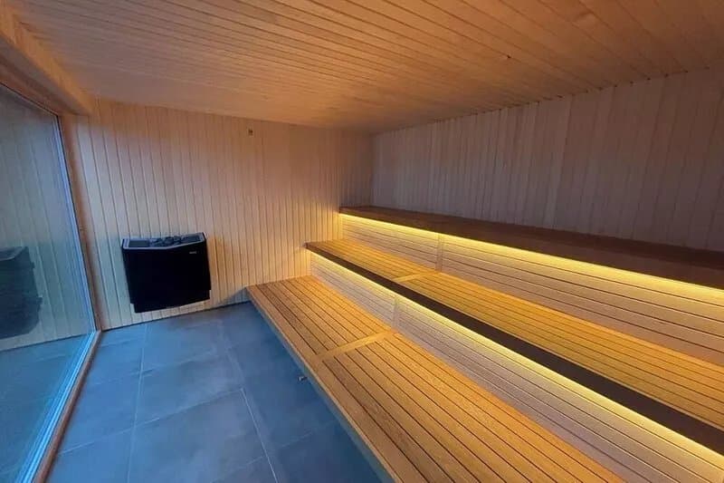 Magnificent house with panoramic views of the lake and a sauna with a view