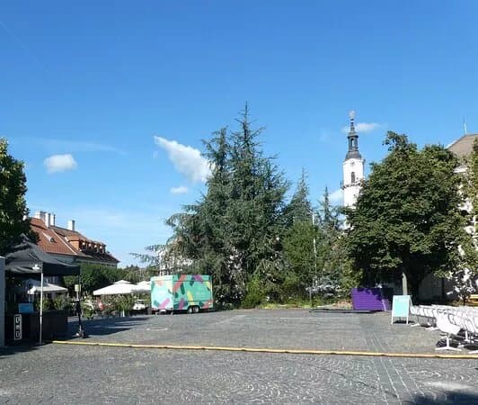 Ovaros Square