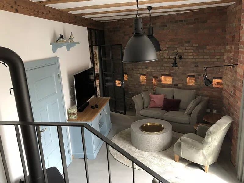 Comfortable, quiet, central: boutique apartment near a mountain park and ICE