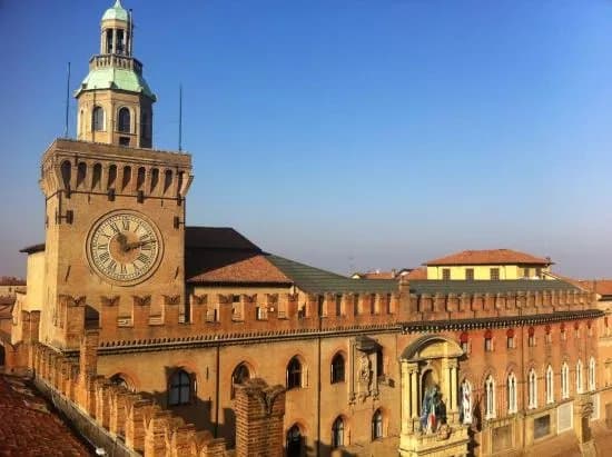 NATHALIE ZAVERONI: Guide in Bologna