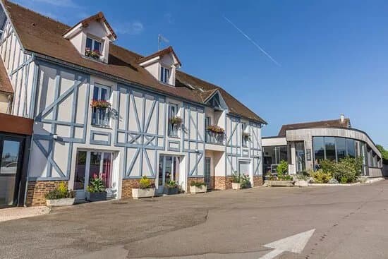 Logis Hotel Aux Maisons