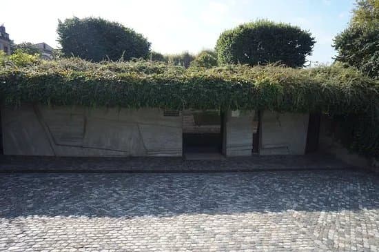 Monument de la Gloire de la Resistance siege de la Gestapo