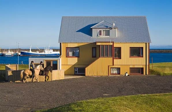 Arctic B & B