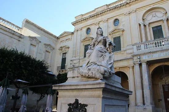 Queen Victoria Statue