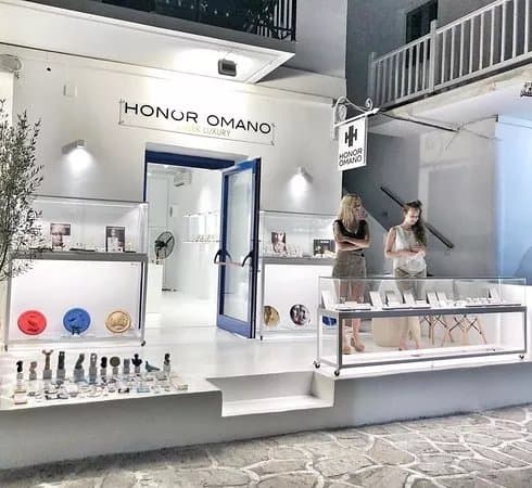 HONOR OMANO Antiparos