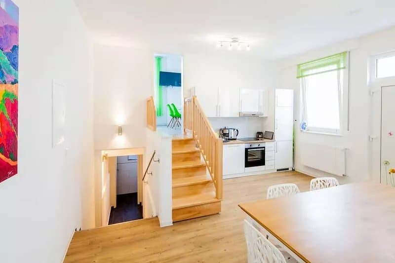 Great large vacation apartment with 7 bedrooms, 2 eat-in kitchens, 19 beds, 4