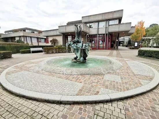 Fontaine Maus Katti