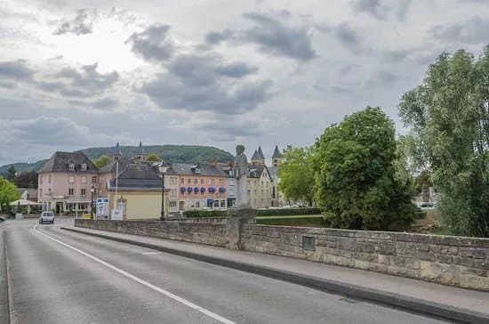 Felsenweg 1