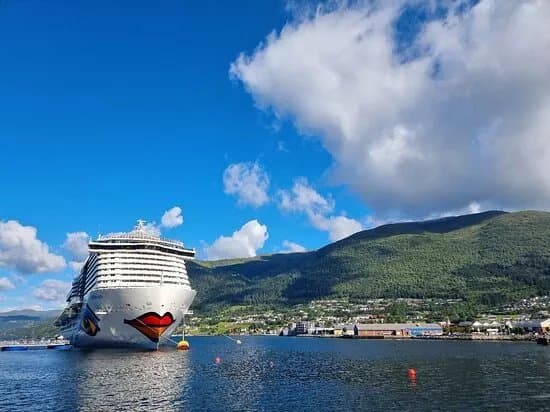 Port of Nordfjordeid