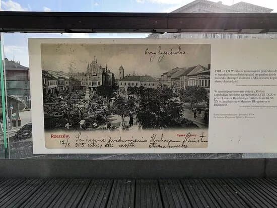 Okragla kladka dla pieszych