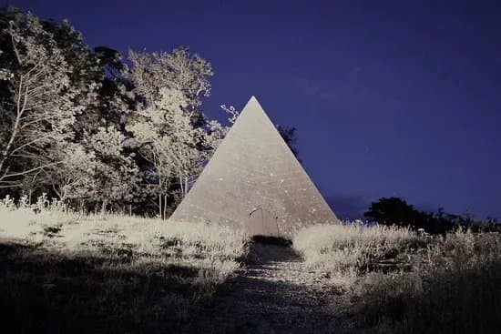 Kinnitty Pyramid
