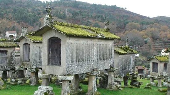 Granaries of Lindoso