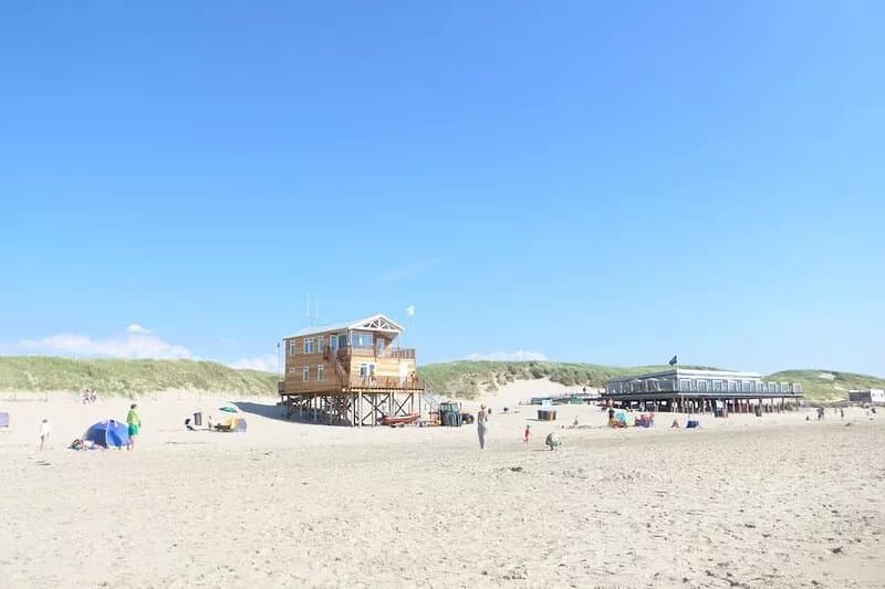Beautifully furnished holiday home on the North Sea, close to the beach and