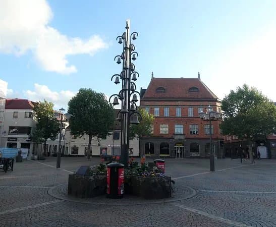 Statyn ''klockspelet''