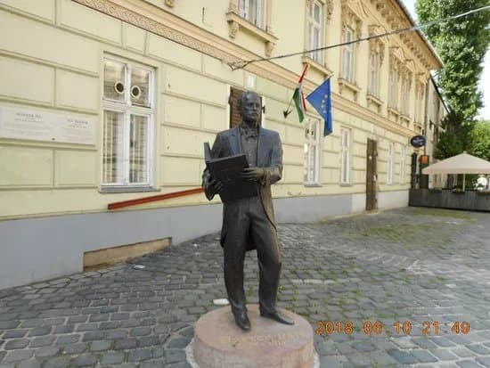 Harrer Pal statue
