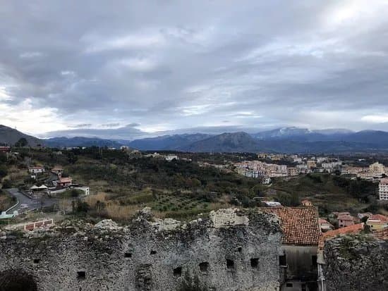 Ruderi Del Castello Normanno