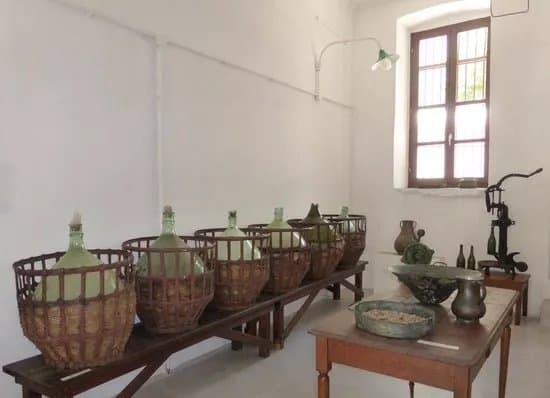 Vallindras Kitron Distillery