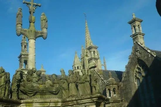Les 7 calvaires monumentaux de Bretagne