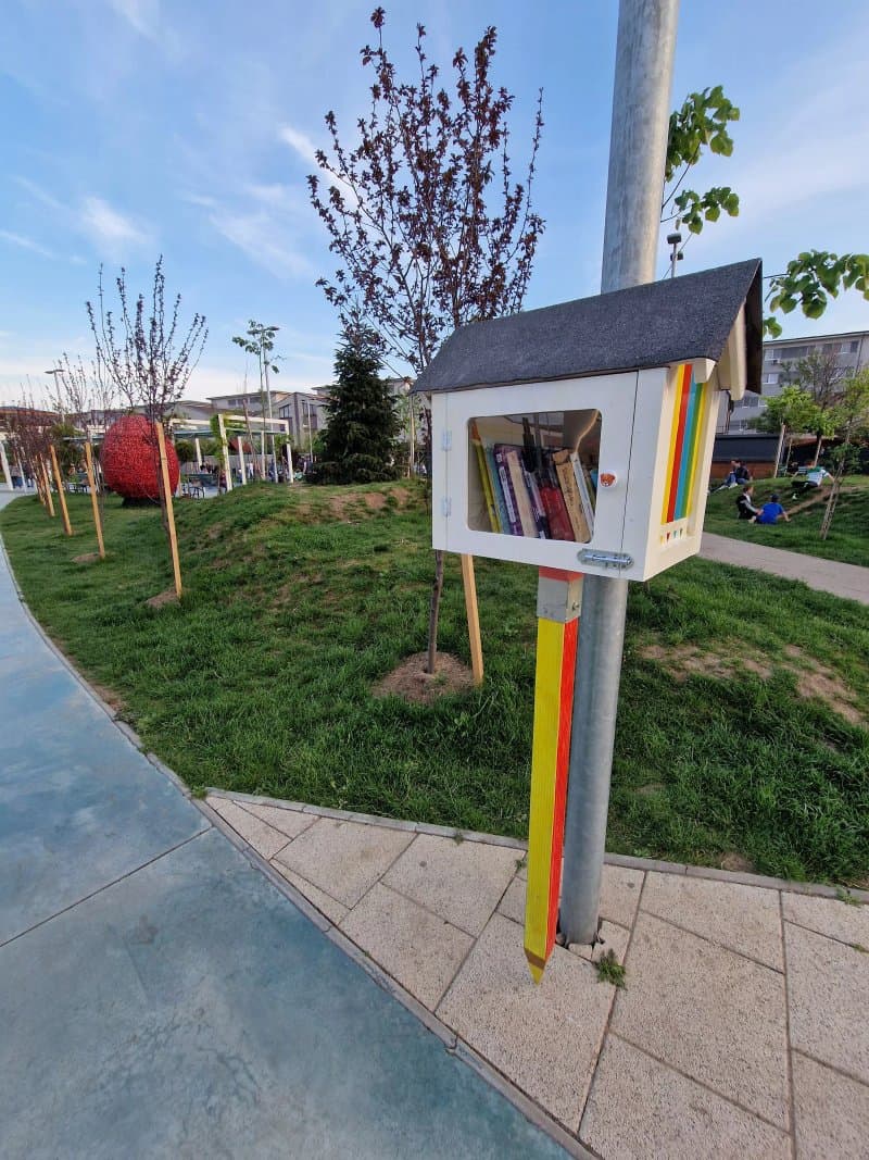 Street library Popesti Leordeni