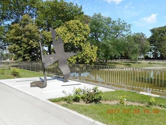 La Note Bleue - Frederic Chopin Monument