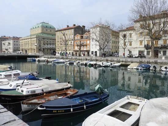 Mrtvi kanal i Palaca Adamic