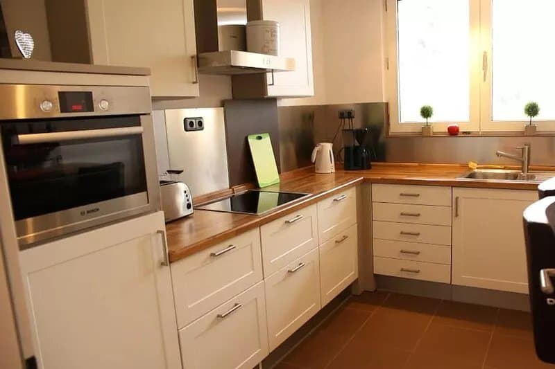 Apartment, quiet, close to the city, WiFi, up to 5 pers., balcony, parking lot