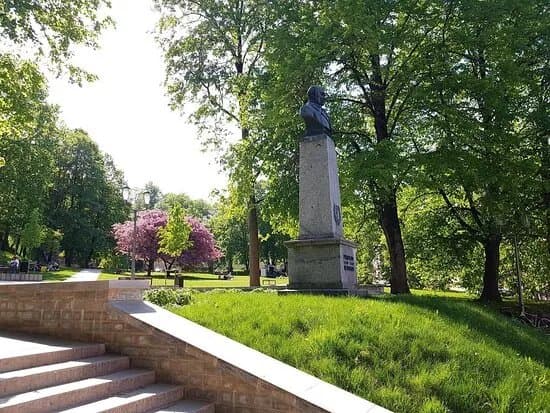 Monument to Nikolai Pirogov