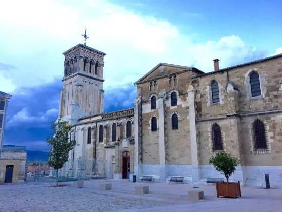 Cathedrale Saint-Apollinaire