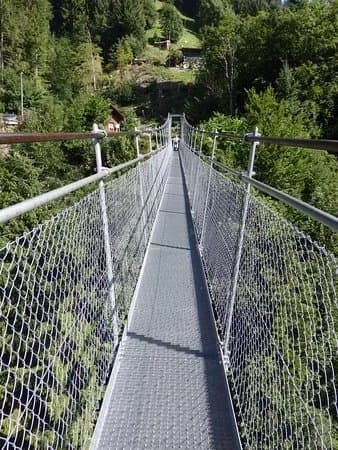 Fussgaenger-Hangebruecke