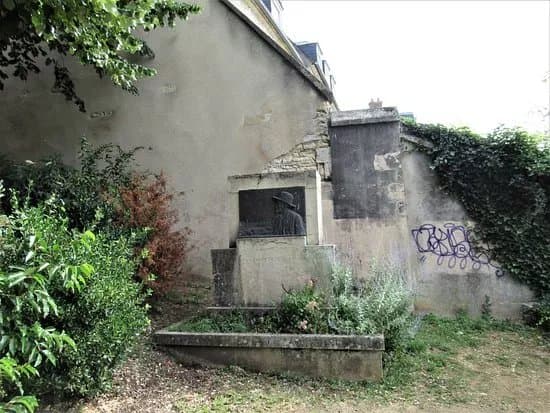 Stele Achille Millien de Nevers