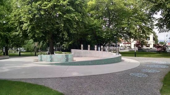 Green Gold Fountain