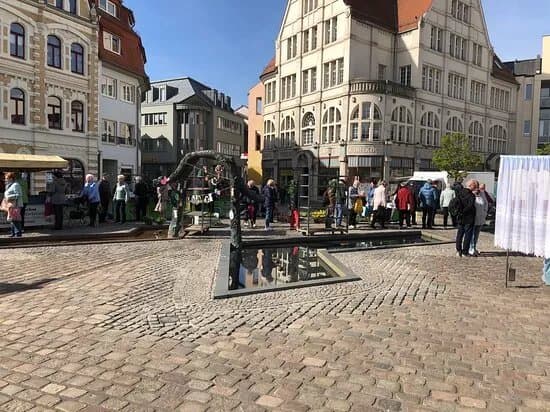 Zwei-Welten-Brunnen