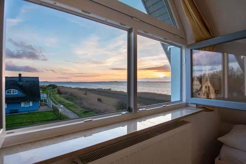 Water views, 1 A location overlooking the water / harbor, sauna, fireplace