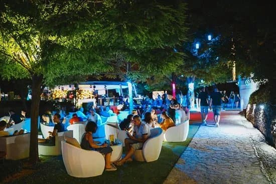Lounge & Bar Ledana