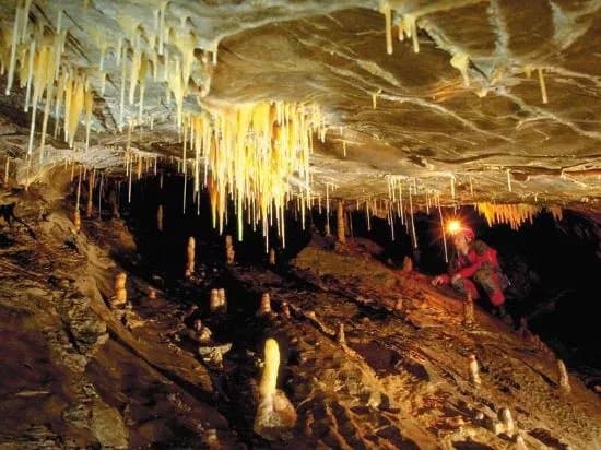 Hoelloch Caves